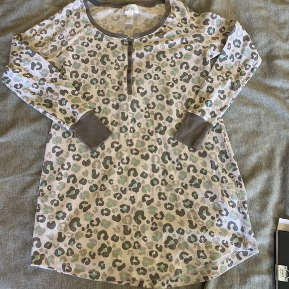 Leopard Print Long Sleeve Extra Long Waffle Shirt - Picture 3 of 8